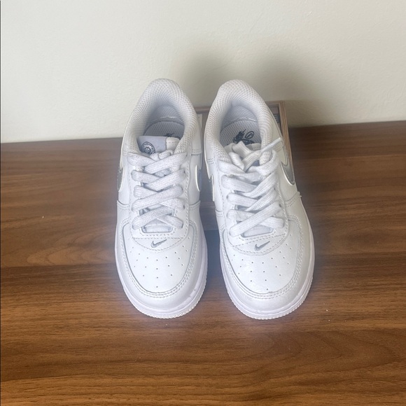 Nike Air Force 1 Kids' White Athletic Shoes size 9C - Picture 3 of 6